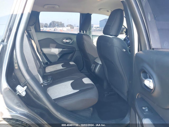 1C4PJLAB2EW273703 Jeep Cherokee Sport