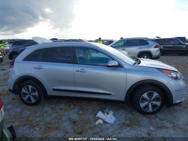 KNDCB3LC6H5073189 KIA NIRO LX