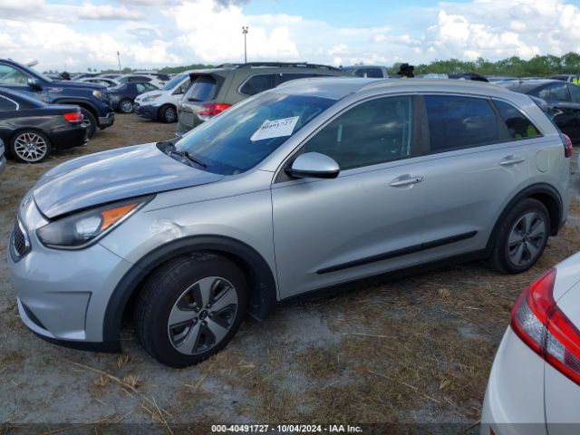 KNDCB3LC6H5073189 KIA NIRO LX