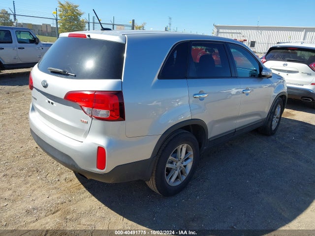 KIA SORENTO LX 2015 5XYKT3A65FG612895 Image 4