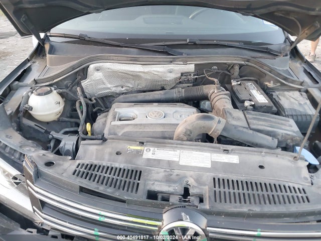WVGAV7AX0JK005551 Volkswagen Tiguan Limited 2.0t