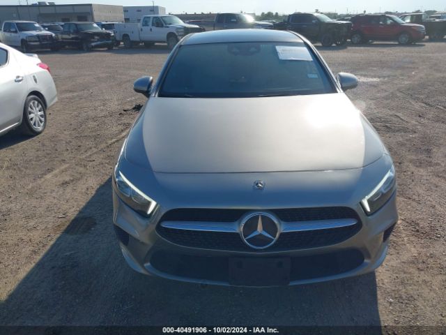 WDD3G4EB7KW001954 Mercedes-Benz A 220