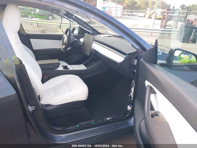 2020 TESLA MODEL Y 5YJYGDEE7LF049728 Photo 4