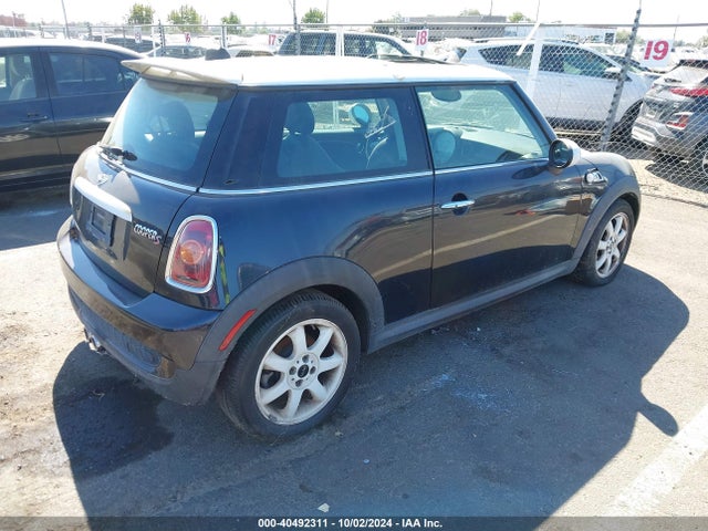 2008 MINI COOPER S WMWMF73528TT86816 Photo 3