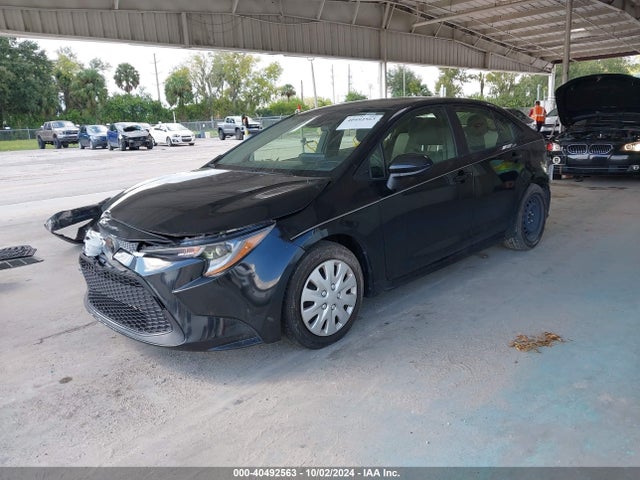 Toyota COROLLA LE 2022 JTDEPMAEXNJ223943 Image 2