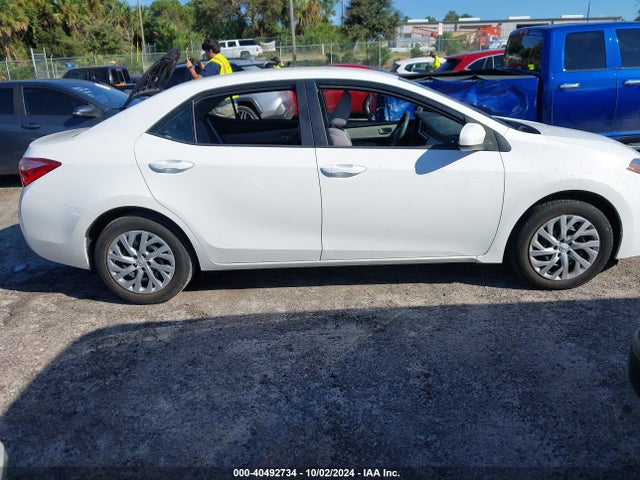 Toyota COROLLA LE 2018 5YFBURHE3JP805158 Image 13