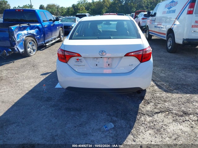 Toyota COROLLA LE 2018 5YFBURHE3JP805158 Image 16