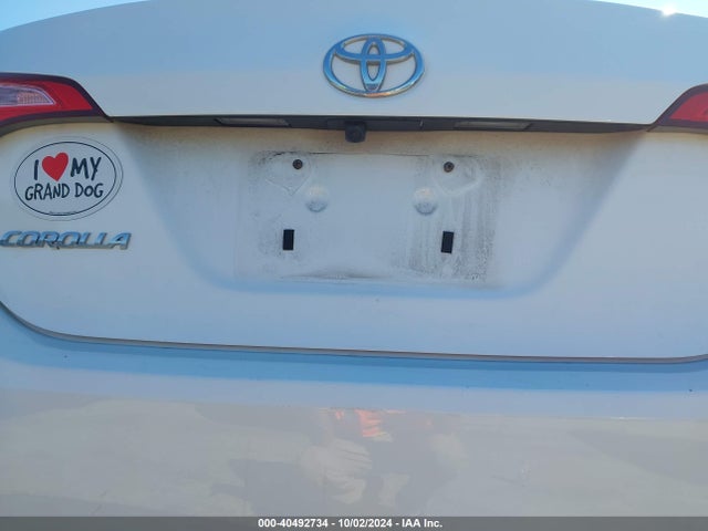 Toyota COROLLA LE 2018 5YFBURHE3JP805158 Image 19