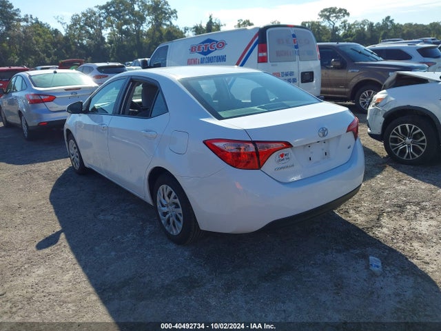 Toyota COROLLA LE 2018 5YFBURHE3JP805158 Image 3