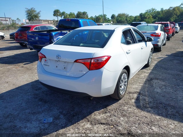 Toyota COROLLA LE 2018 5YFBURHE3JP805158 Image 4