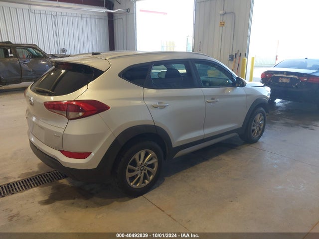 Hyundai TUCSON SE 2017 KM8J3CA46HU316940 Image 4