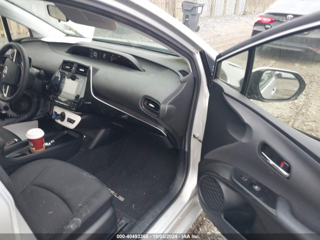 Toyota Prius Two Eco 2016 JTDKARFU3G3005061 Image 5