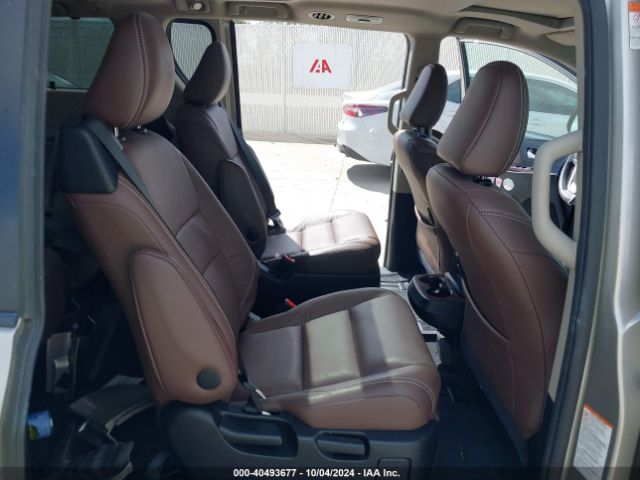 5TDYZ3DC0HS850945 Toyota Sienna Limited 7 Passenger