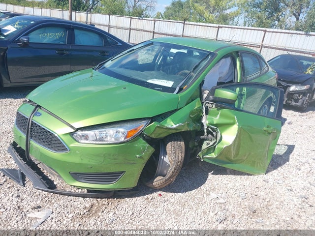 Ford FOCUS SE 2018 1FADP3F23JL310379 Image 2