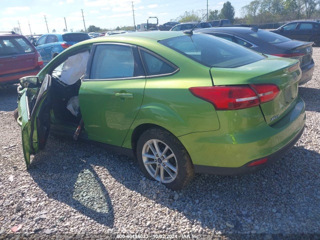Ford FOCUS SE 2018 1FADP3F23JL310379 Image 3