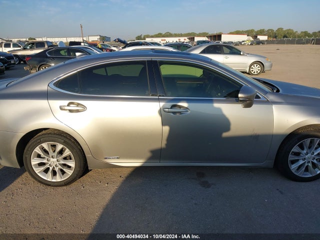 JTHBW1GG8F2087335 Lexus ES 300H