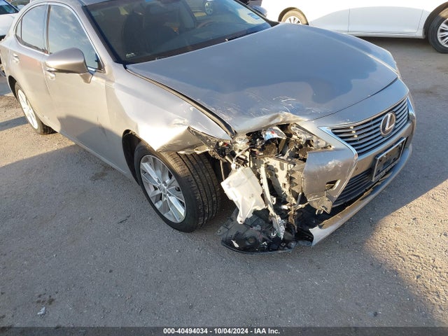 JTHBW1GG8F2087335 Lexus ES 300H
