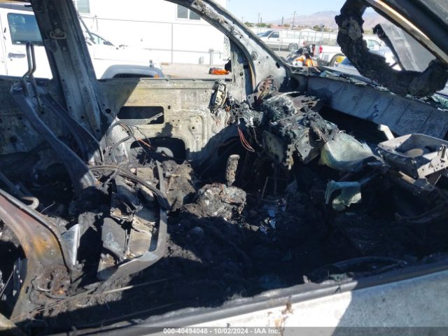 5TFUY5F12FX486365 Toyota Tundra Sr5 5.7l V8