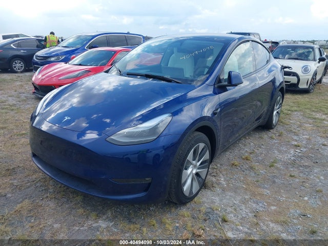 2024 TESLA MODEL Y 7SAYGDEEXRF984026 Photo 1