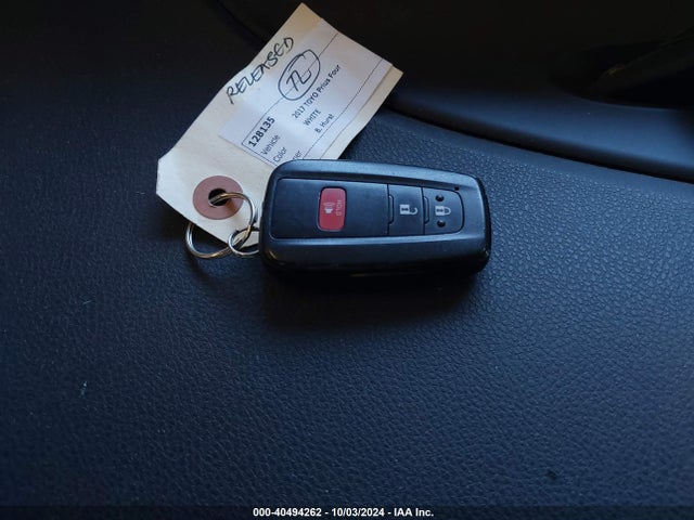 Toyota Prius Two 2017 JTDKBRFUXH3034653 Image 11