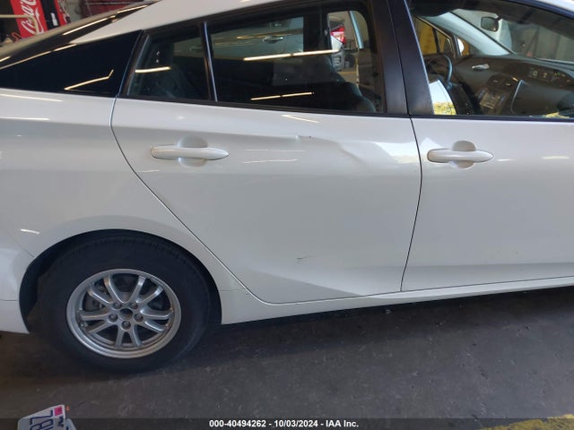Toyota Prius Two 2017 JTDKBRFUXH3034653 Image 18