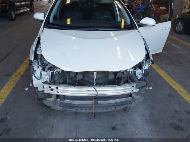 Toyota Prius Two 2017 JTDKBRFUXH3034653 Image 6