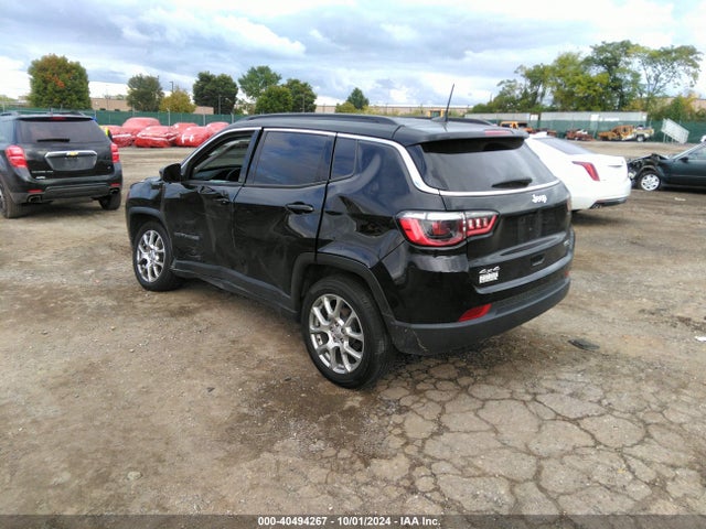 Jeep Compass Latitude Lux 2022 3C4NJDFB8NT125745 Image 3