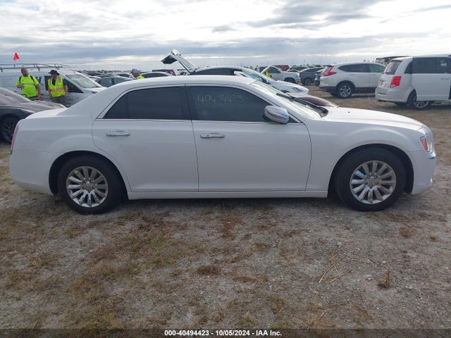 Chrysler 300 2014 2C3CCAAG7EH235573 Image 13