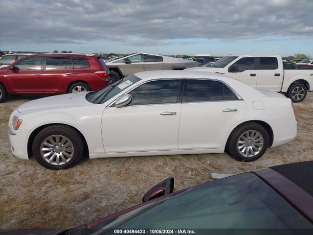 Chrysler 300 2014 2C3CCAAG7EH235573 Image 14