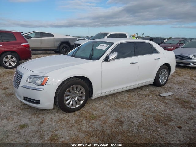 Chrysler 300 2014 2C3CCAAG7EH235573 Image 2