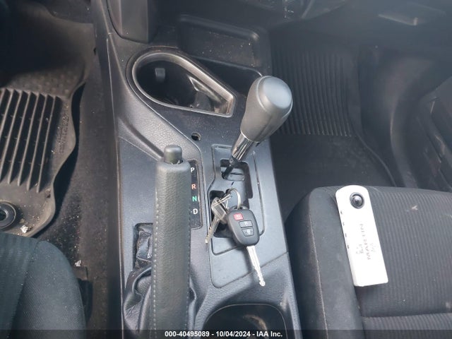 Toyota RAV4 LE 2018 JTMZFREV1JJ158356 Image 11