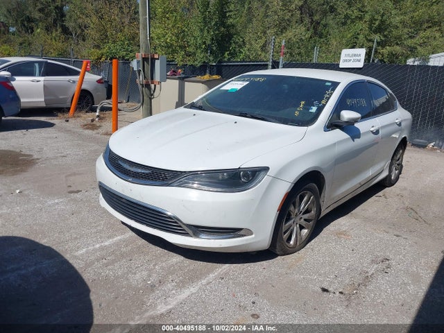 Chrysler 200 Limited 2015 1C3CCCAB0FN744610 Image 2