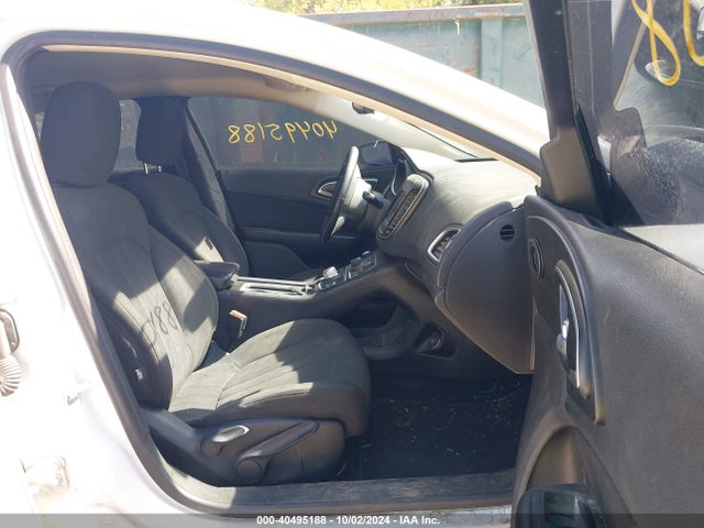 Chrysler 200 Limited 2015 1C3CCCAB0FN744610 Image 5