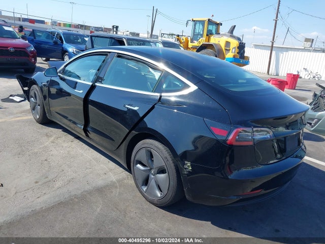2019 TESLA MODEL 3 5YJ3E1EB3KF418023 Photo 2