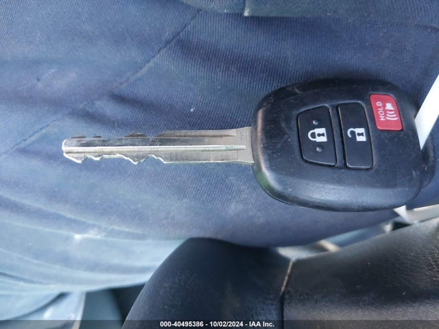 Toyota RAV4 LE 2018 2T3ZFREV2JW514105 Image 11
