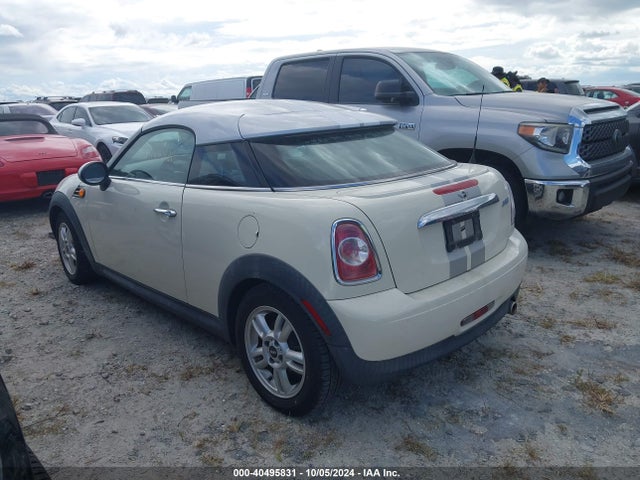 2012 MINI COOPER WMWSX1C56CT300286 Photo 2