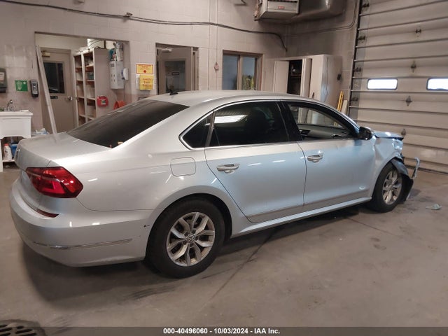 1VWAT7A39HC079138 Volkswagen Passat 1.8t S