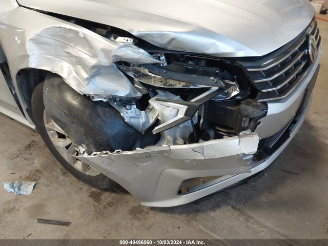 1VWAT7A39HC079138 Volkswagen Passat 1.8t S