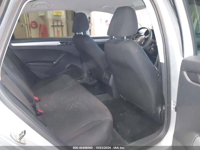 1VWAT7A39HC079138 Volkswagen Passat 1.8t S