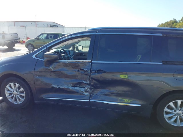 2C4RC1EG2JR317411 Chrysler Pacifica Touring L Plus