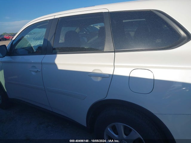 JA4AD2A3XFZ010238 Mitsubishi Outlander Es