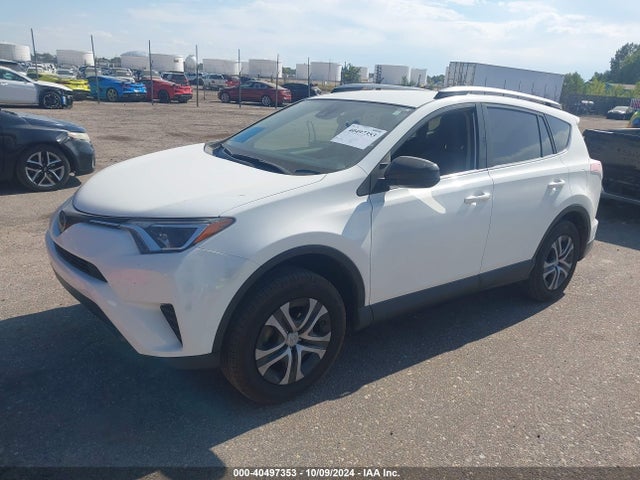 Toyota RAV4 LE 2018 JTMZFREV0JJ741338 Image 2