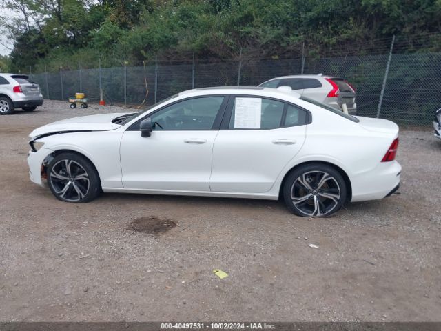 7JRL12FV0PG240838 Volvo S60 B5 Core Dark Theme