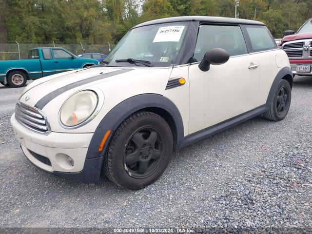 2008 MINI COOPER WMWMF33538TU68997 Photo 1