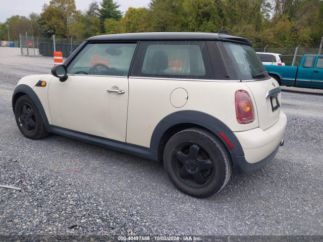 2008 MINI COOPER WMWMF33538TU68997 Photo 2