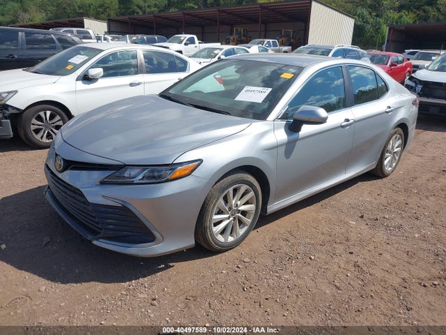Toyota CAMRY LE 2024 4T1C11AK3RU208679 Image 2