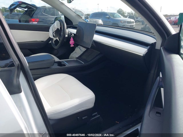 2022 TESLA MODEL Y 7SAYGDEE0NF362299 Photo 4