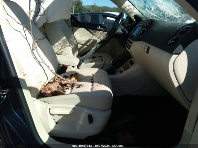 WVGAV7AX3FW609529 Volkswagen TIGUAN SE