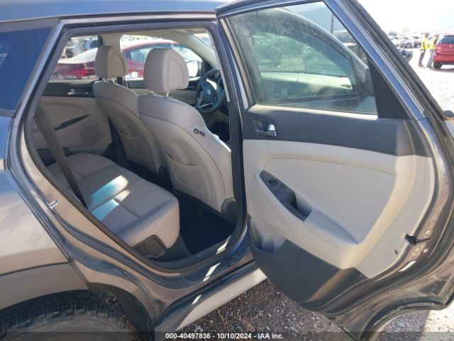 KM8J3CA47HU562766 Hyundai TUCSON SE