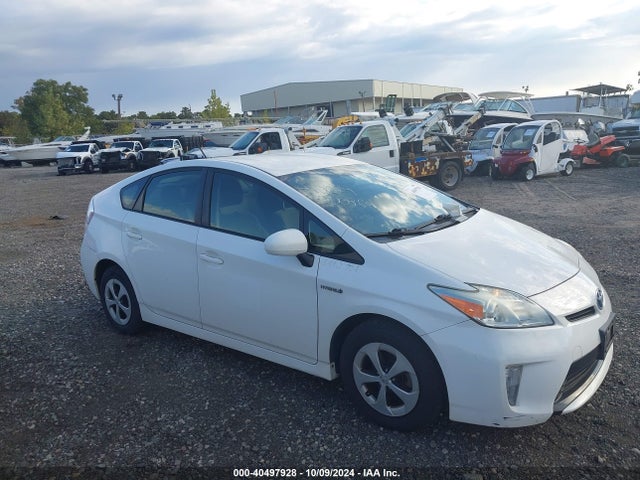 Toyota Prius Two 2014 JTDKN3DU3E1800365 Image 13